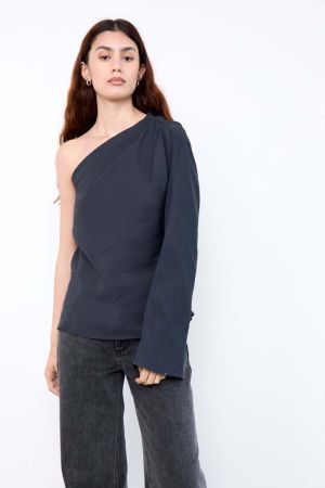 JACQUELINE black