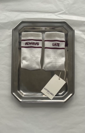 ALWAYS LATE off white/ burg