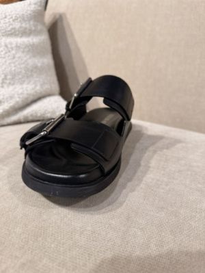 TUDOR black
