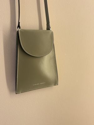 BILLIE PHONE POUCH kiwi patent