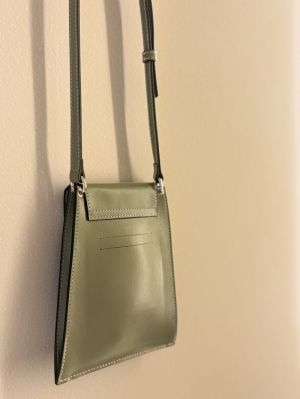BILLIE PHONE POUCH kiwi patent